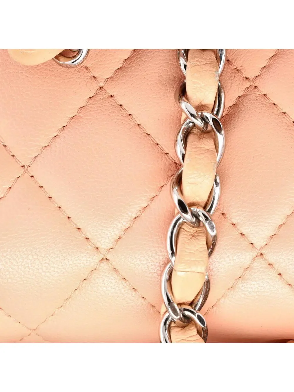 CHANEL indulge timeless